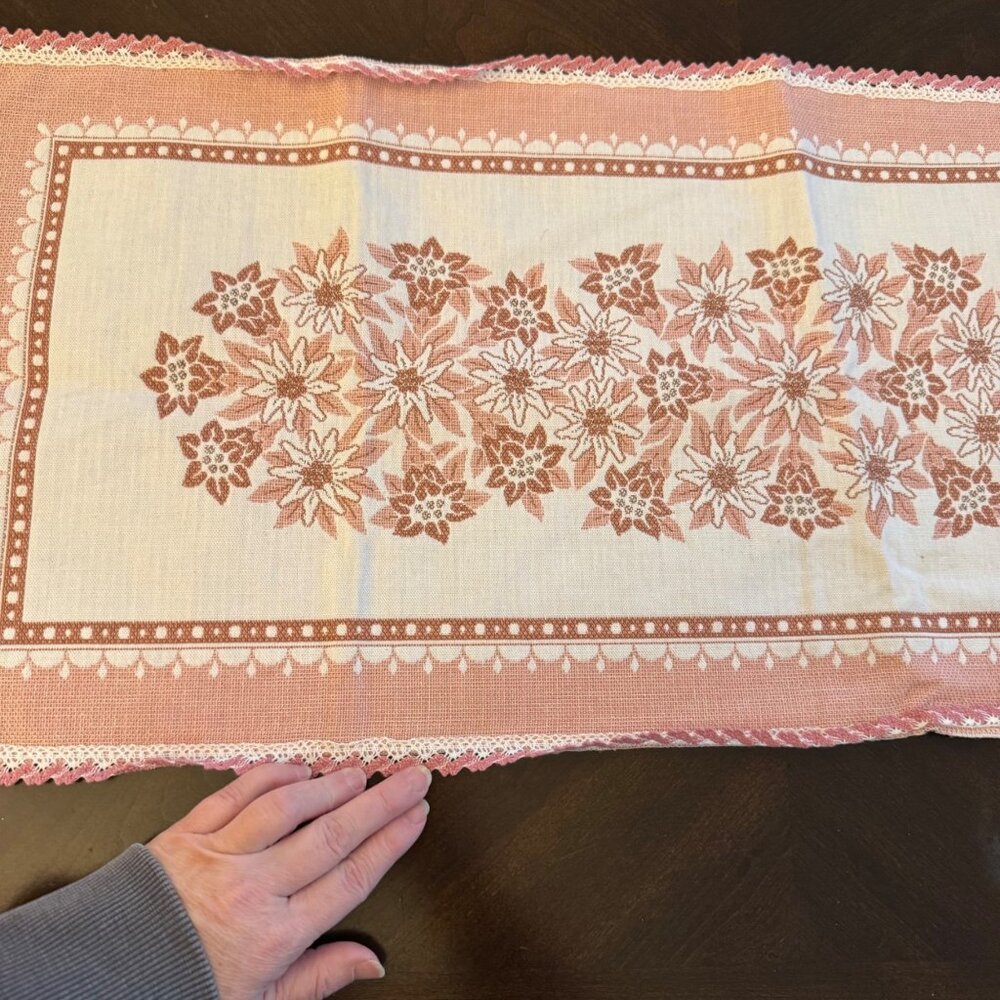 VTG Floral Lace Table Runner Pink & White Floral Designs Scalloped Edges Lace Tr - Picture 7 of 12